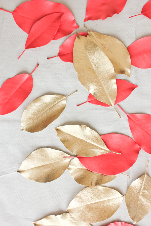 guirnalda de hojas pintadas